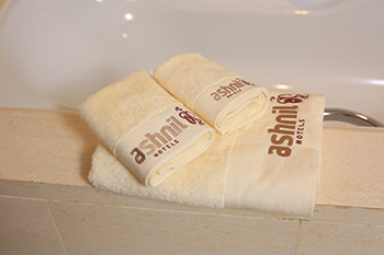 Wholesale OEM embroidery logo towels three bath sets 100% cotton luxury hotel